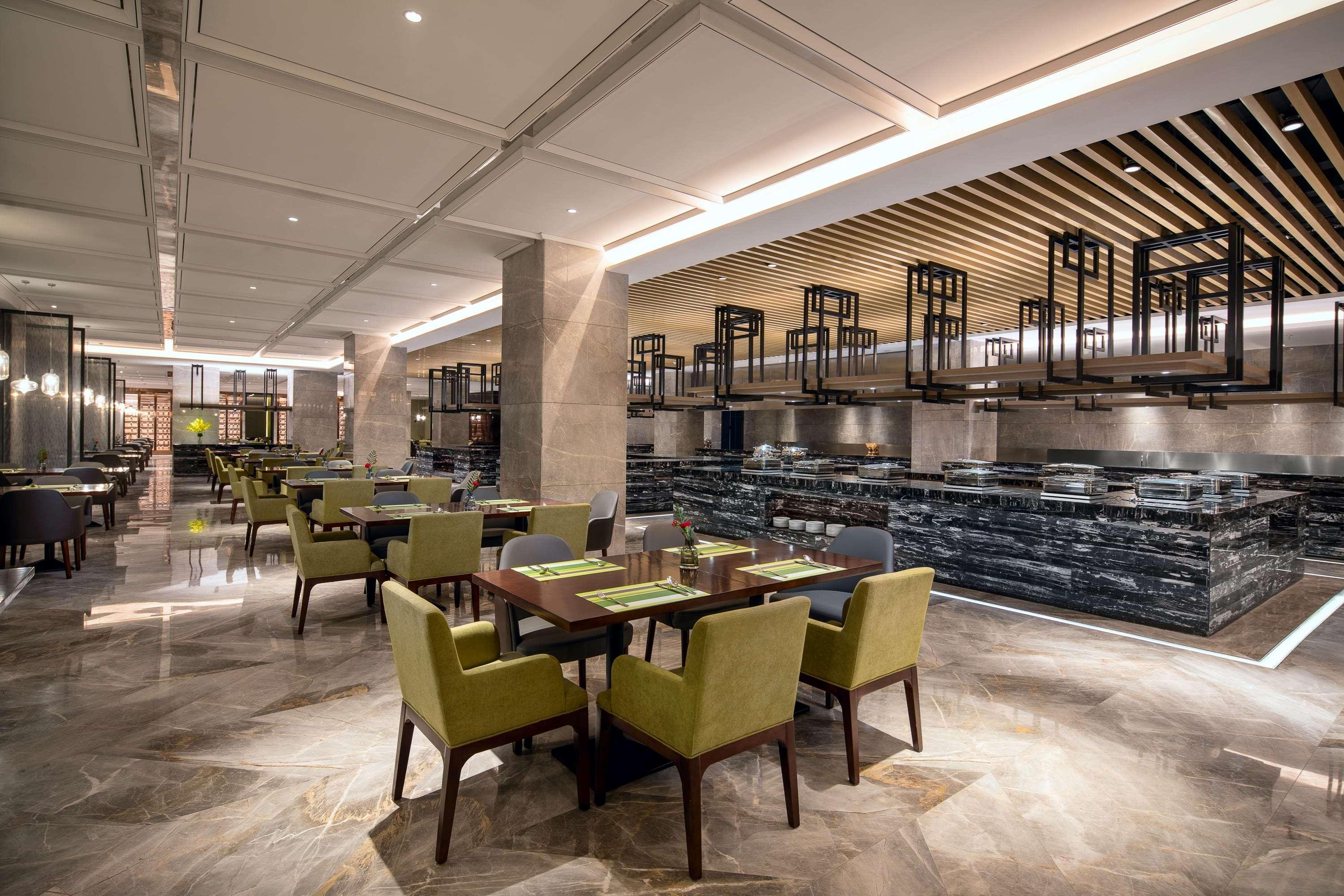 Отель Ramada Wyndham Zhengzhou Xinzheng Xinzheng  Экстерьер фото